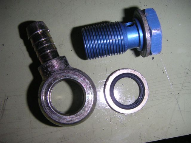 Rescued attachment fuel tank fitting.jpg